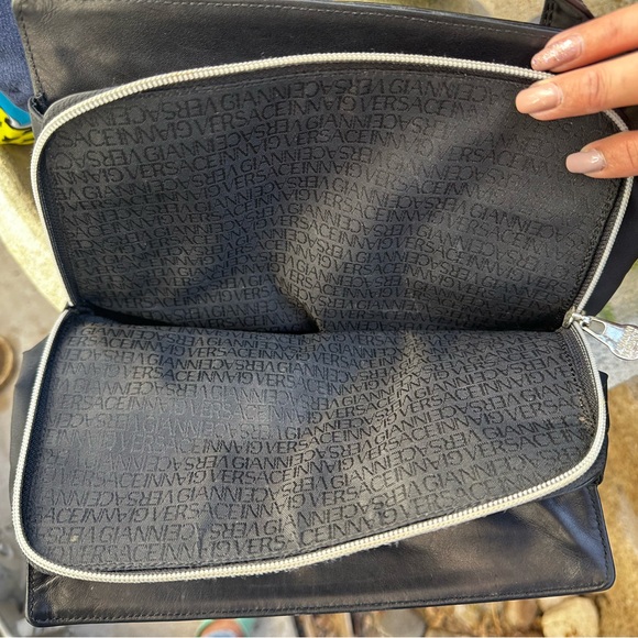 ♠️Gianni Versace Womens Black Leather♠️ Italy Inner Dividers Medium Shoulder Bag - Picture 9 of 12